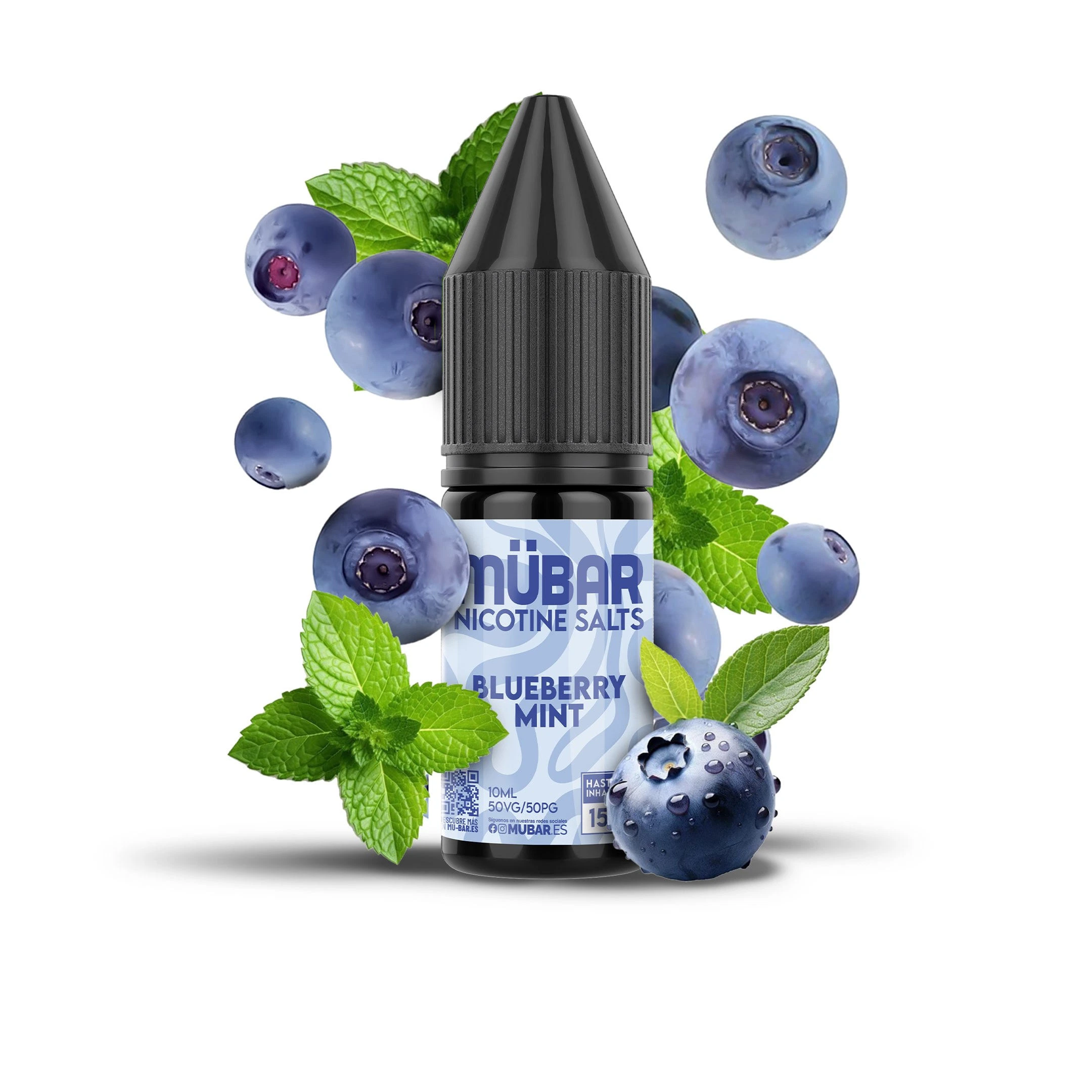 Frasco de MÜBAR Nicotine Salts Blueberry Mint con tapón negro y etiqueta azul, rodeado de arándanos y hojas de menta sobre fondo blanco.