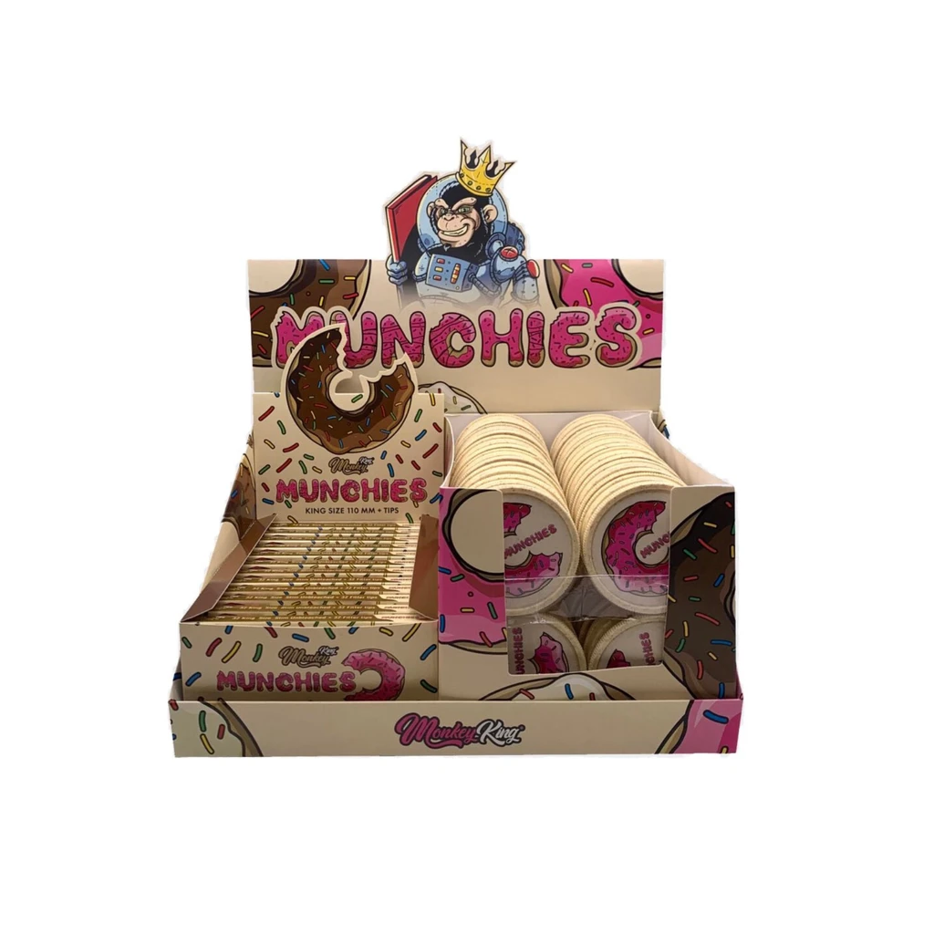 Expositor Munchies de Monkey King con libritos y grinders redondos, decorado con donuts y un mono coronado.