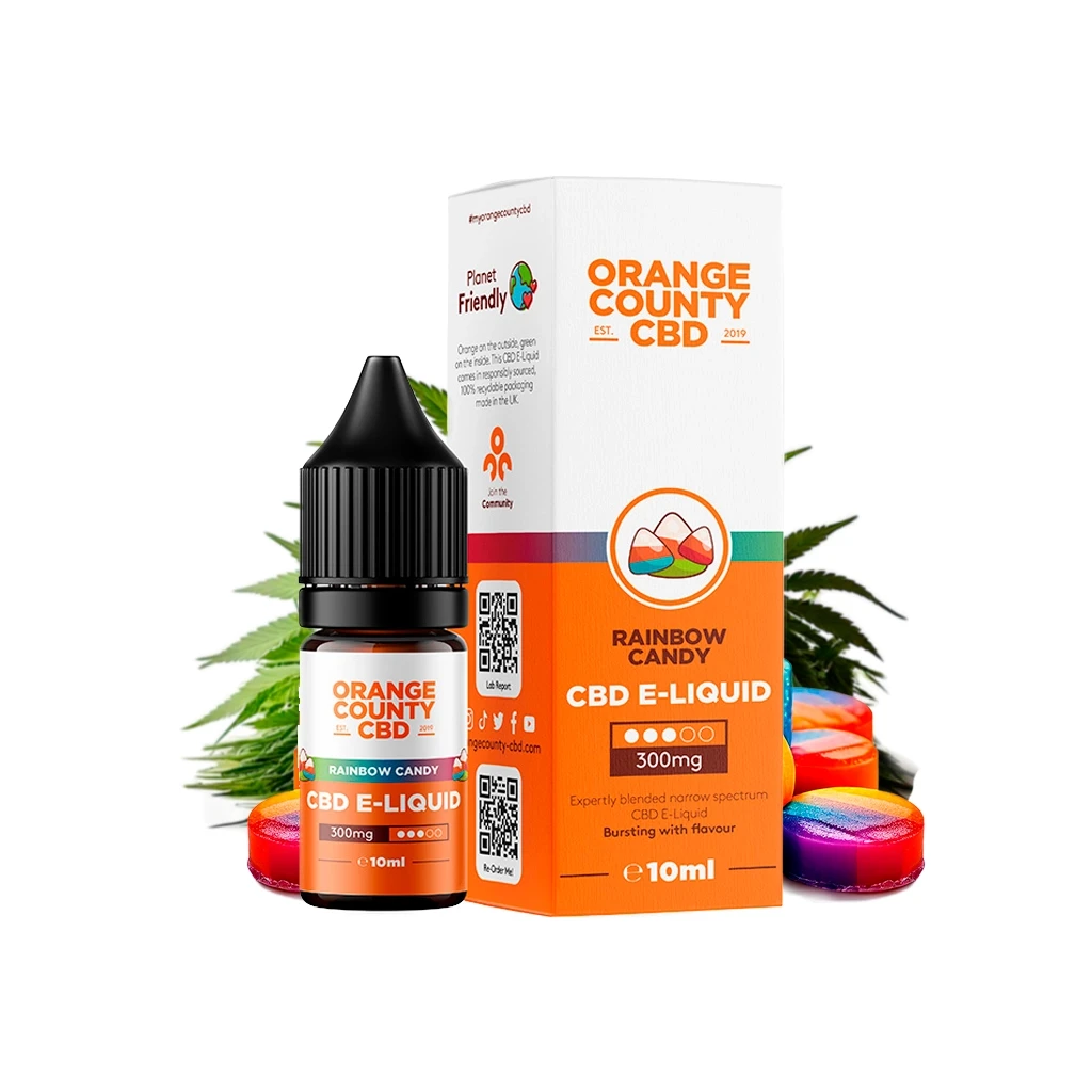 Frasco de Orange County CBD Rainbow Candy con tapón negro y caja blanca y naranja, junto a caramelos multicolor y hojas verdes.
