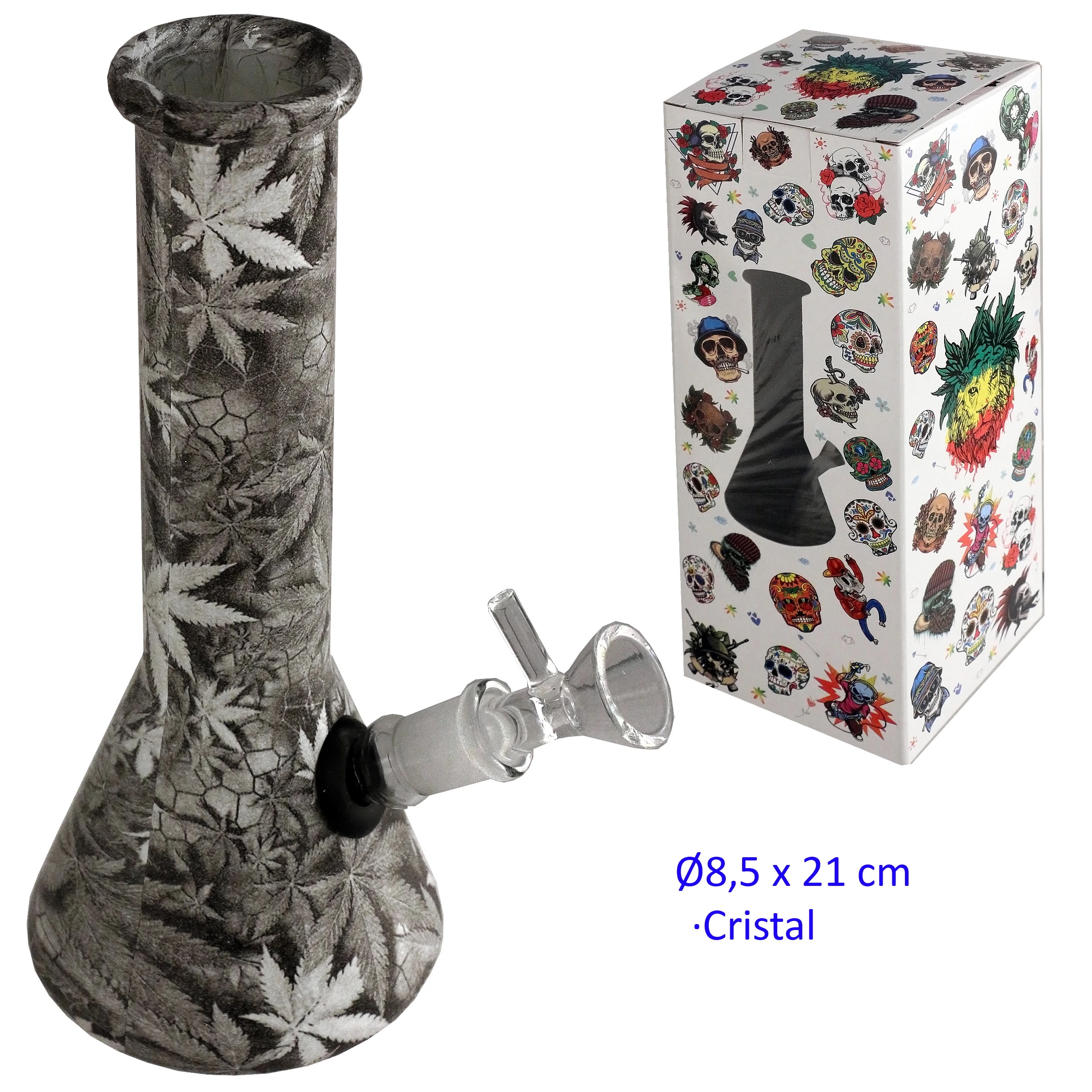 Bong de cristal con base ancha, decoración gris de hojas y cazoleta transparente lateral, junto a una caja estampada con calaveras.
