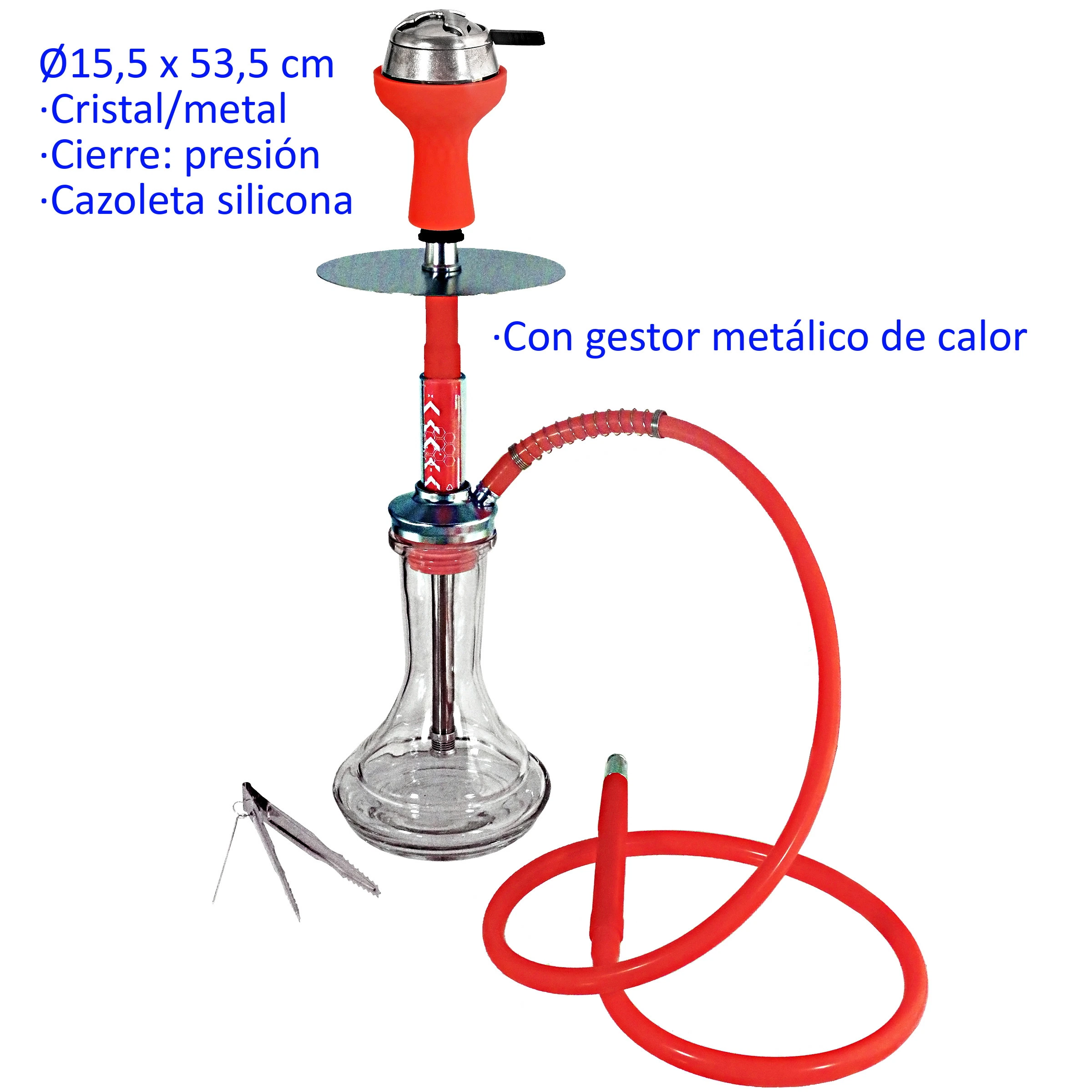 Shisha roja con base de cristal transparente, manguera roja, plato metálico, cazoleta con gestor de calor y pinzas sobre fondo blanco.