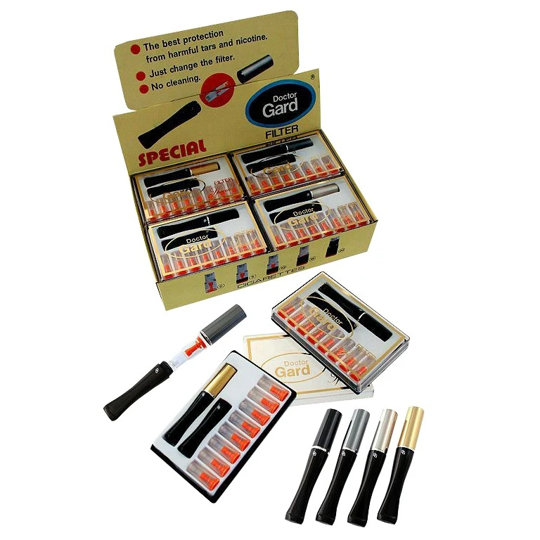 Expositor Doctor Gard Special con estuches, filtros de recambio y boquillas negras con acabados en distintos tonos metálicos.