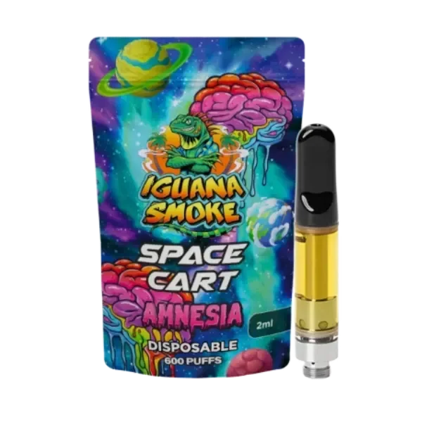 Cartucho Iguana Smoke con líquido amarillo y boquilla negra junto a un envase multicolor con los textos Space Cart y Amnesia.