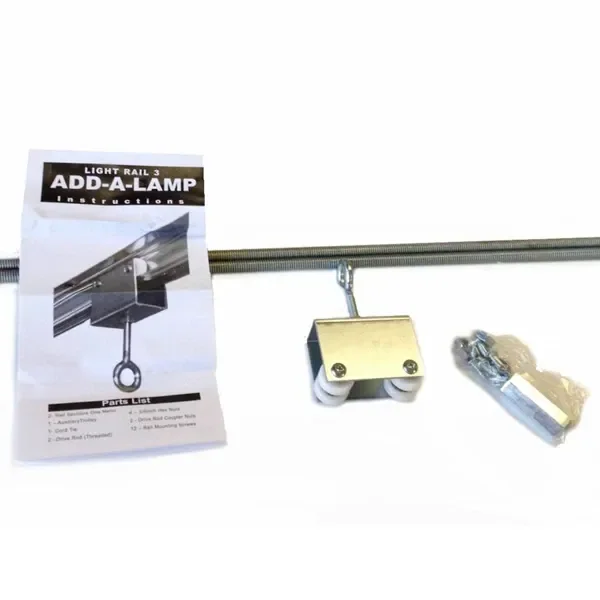 Accesorios Light Rail Add-a-Lamp con barra roscada, soporte metálico con ruedas blancas, bolsa de herrajes y folleto de instrucciones.