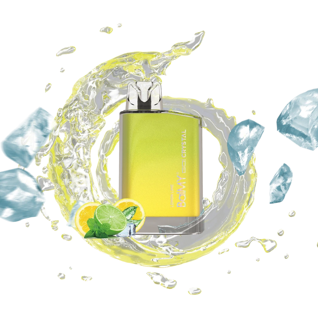 Pod Balmy GO Crystal Lemon Lime amarillo con boquilla transparente, rodeado de salpicaduras, hielo y rodajas de cítricos sobre fondo negro.