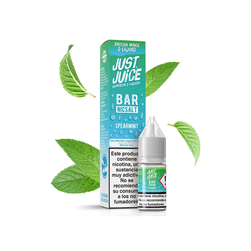 Frasco de Just Juice Bar Salts Spearmint con tapón blanco junto a su caja verde y azul, rodeados de hojas de hierbabuena sobre fondo blanco.
