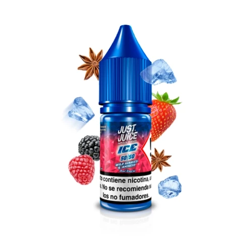 Frasco azul Just Juice Ice Wild Berries Aniseed rodeado de frutos rojos, anís estrellado y cubitos de hielo sobre fondo blanco.