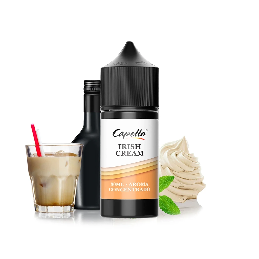 Frasco Capella Irish Cream de 30 ml con tapón negro, junto a una botella oscura, un vaso con hielo y una espiral de crema.