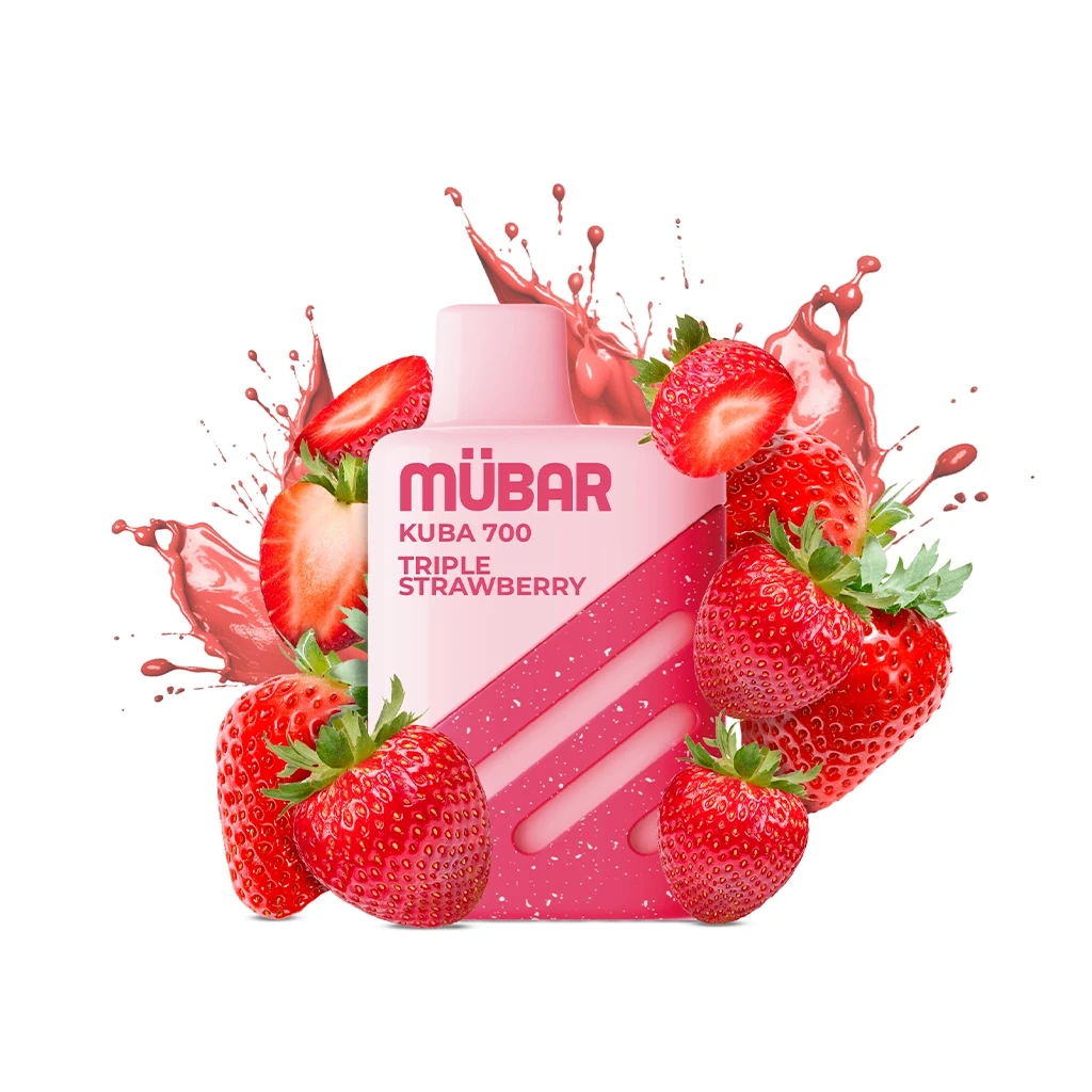Vaper Mübar Kuba 700 Triple Strawberry rosa, rodeado de fresas enteras y cortadas con salpicaduras rojas sobre fondo blanco.
