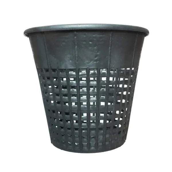Maceta Rejilla DWC Pot negra, de forma cónica, con borde ancho y paredes inferiores de rejilla sobre fondo blanco.