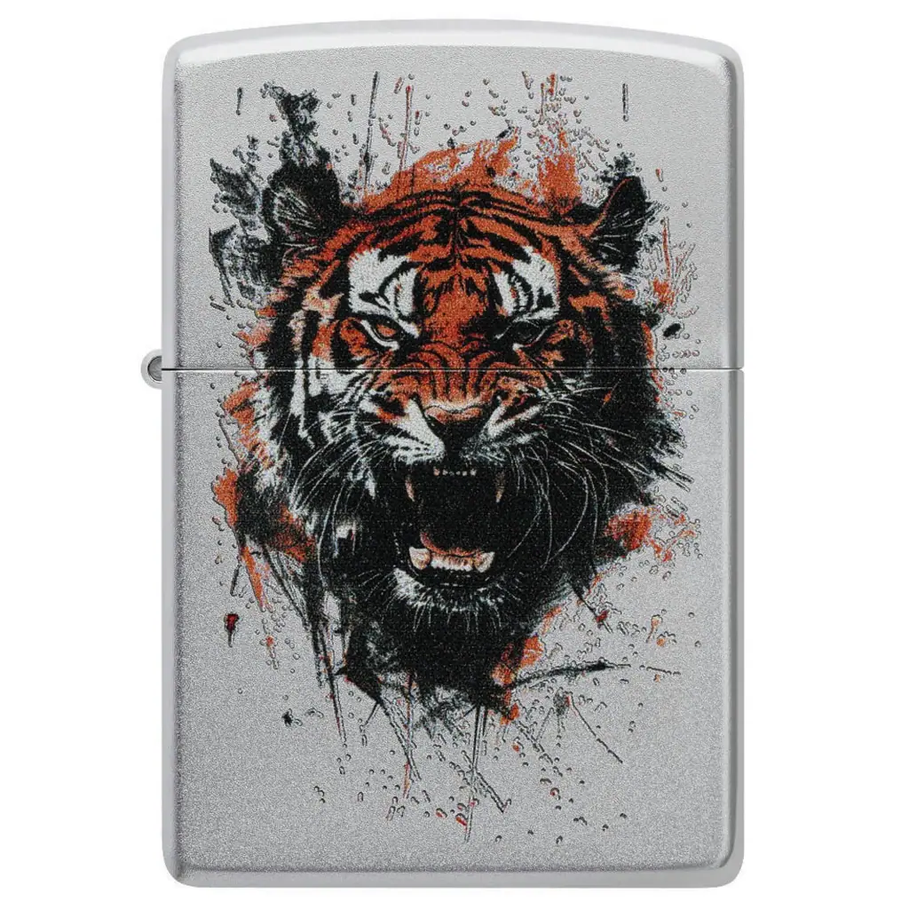 Encendedor Zippo cerrado de acabado plateado, con una cabeza de tigre rugiendo en naranja, negro y blanco sobre salpicaduras.