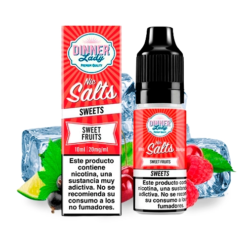 Frasco y caja roja de Dinner Lady Salts Sweet Fruits, con aviso de nicotina, rodeados de frutas y cubitos de hielo.