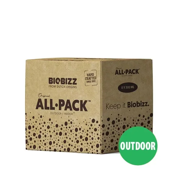 Caja marrón All Pack de BioBizz con estampado de puntos, inscripción «6 x 500 ml» y distintivo verde Outdoor. Caja marrón All Pack de BioBizz con estampado de puntos, inscripción «6 x 500 ml» y distintivo verde Outdoor.