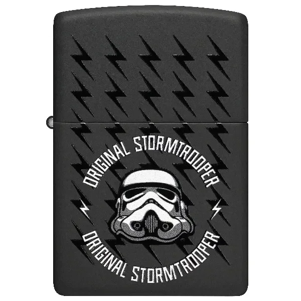 Encendedor Zippo negro cerrado, decorado con rayos, un casco blanco y el texto Original Stormtrooper.