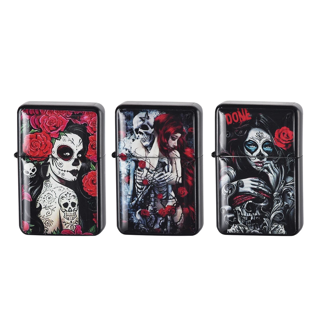 Selección de mecheros Girls & Skulls con distintos diseños de mujeres, calaveras y rosas en tonos negros, blancos y rojos.