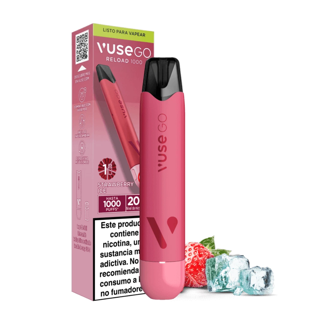Vuse GO Reload 1000 Pen Strawberry Ice rosa con boquilla negra, junto a su caja, una fresa y cubitos de hielo.