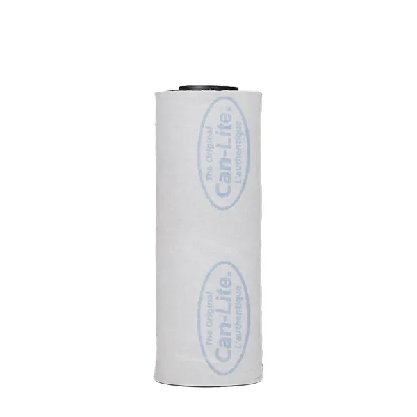 Filtro cilíndrico Can-Lite en posición vertical, con cubierta blanca, logotipos azul claro y abertura negra en la parte superior. Filtro cilíndrico Can-Lite en posición vertical, con cubierta blanca, logotipos azul claro y abertura negra en la parte superior.