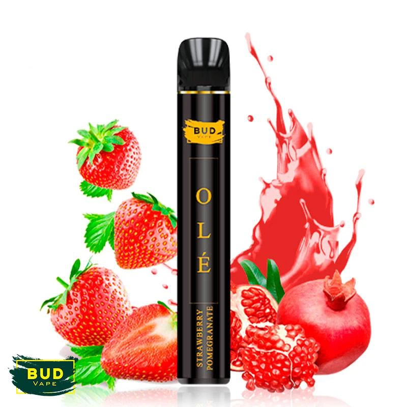 Pod negro Bud Vape Olé Strawberry Pomegranate con letras doradas, rodeado de fresas, granadas y una salpicadura roja.