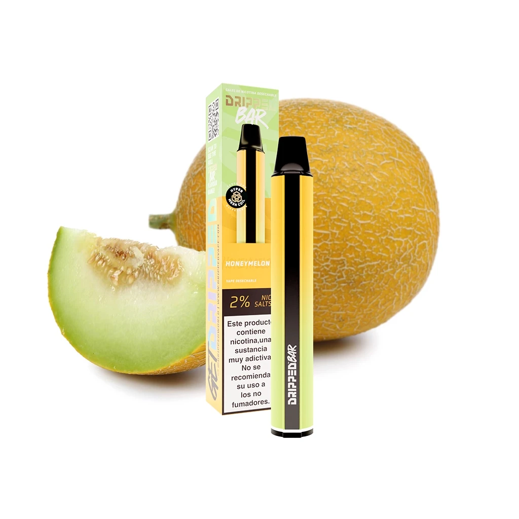 Vapeador Dripped Bar Honeymelon amarillo y verde con boquilla negra, junto a su caja, un melón entero y una tajada. Vapeador Dripped Bar Honeymelon amarillo y verde con boquilla negra, junto a su caja, un melón entero y una tajada.