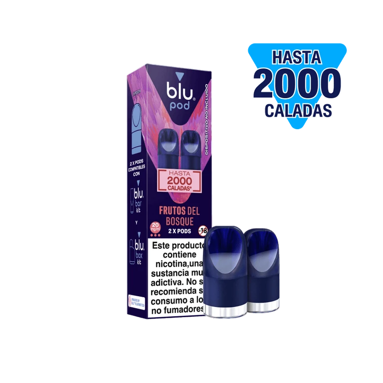 Caja violeta de Blu Pods Frutos del Bosque junto a pods azul oscuro con bases plateadas y advertencia sobre nicotina, sobre fondo negro.