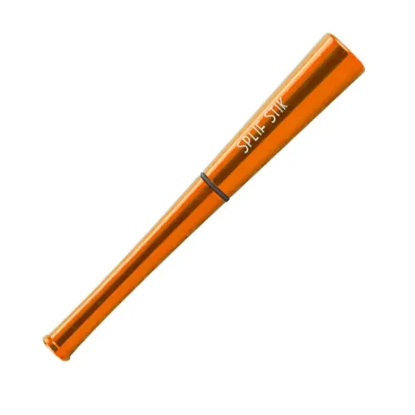 Pipa Splif Stik naranja brillante, alargada y estrecha, con una junta negra y el nombre impreso, colocada en diagonal sobre fondo blanco.
