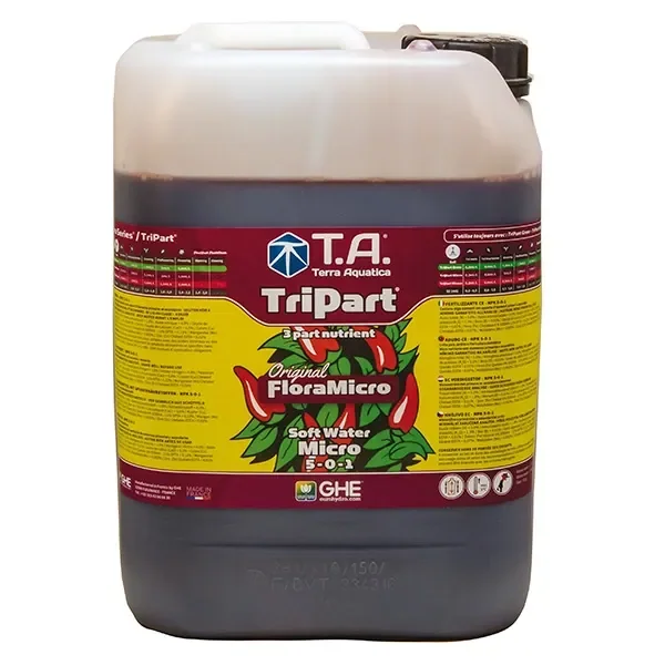 Gar garrafa de TriPart Micro SW Terra Aquatica con asa, tapón negro y etiqueta roja y amarilla con los textos FloraMicro y Soft Water.
