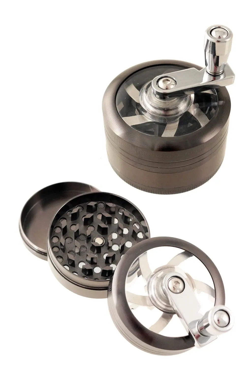 Grinder gris oscuro con manivela y tapa transparente, mostrado cerrado y desmontado para ver los dientes y el recipiente.