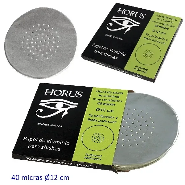 Hojas circulares de aluminio HORUS para shisha, con perforaciones centrales, junto a su envase negro y verde.