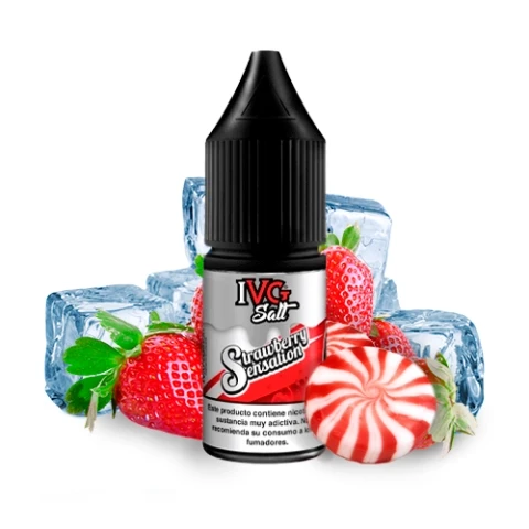 Frasco IVG Salt Strawberry Sensation con tapón negro, rodeado de fresas, cubitos de hielo y un caramelo de espiral roja y blanca.