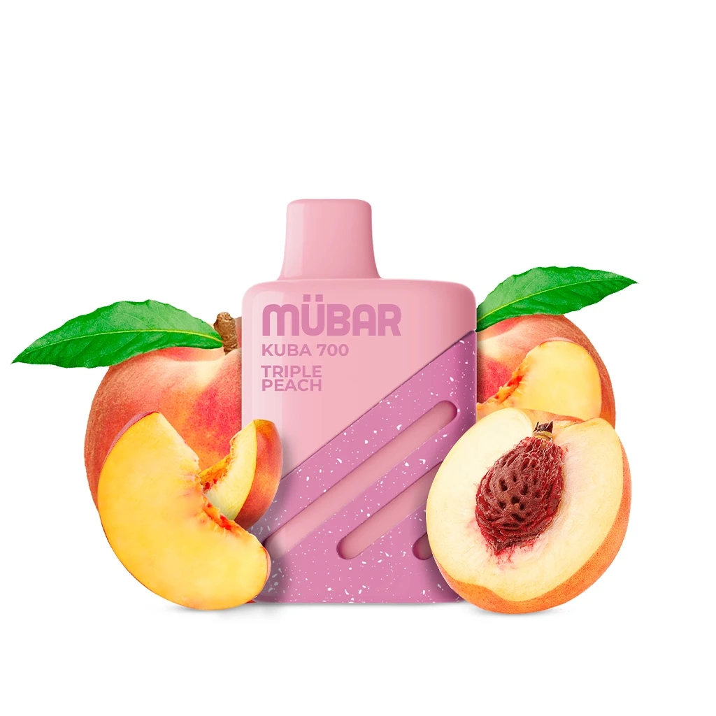 Vapeador rosa Mübar Kuba 700 con el texto Triple Peach, rodeado de melocotones enteros, cortados y hojas verdes sobre fondo blanco.