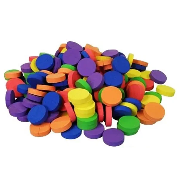 Discos circulares Neptune Hydroponics amontonados sobre fondo blanco, en colores azul, morado, verde, amarillo, naranja y rojo.