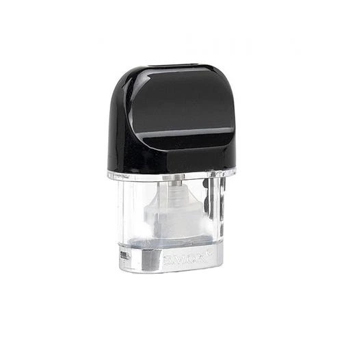 Cartucho Smok Novo con boquilla negra redondeada, depósito transparente y base plateada, sobre fondo blanco.