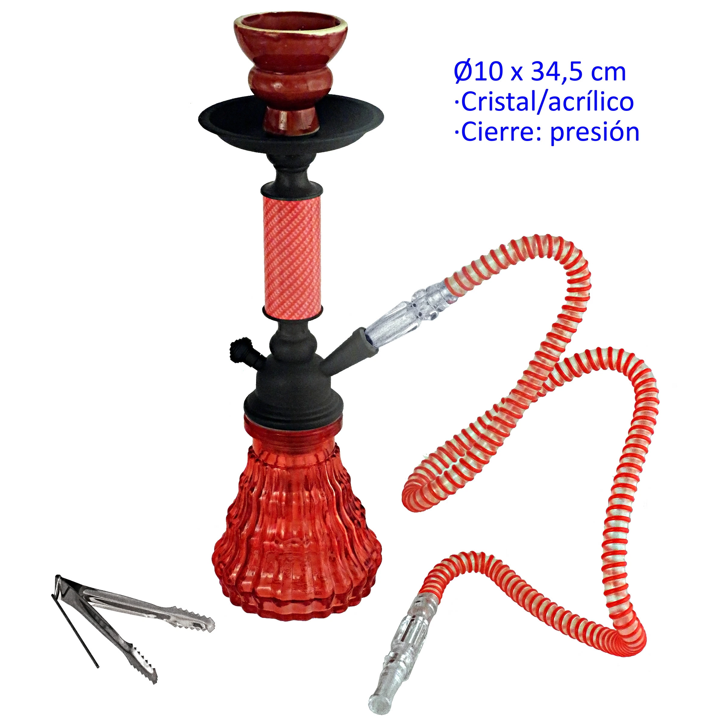 Shisha roja con base de cristal acanalada, cuerpo negro y rojo, manguera en espiral, boquilla transparente y pinzas metálicas sobre fondo blanco.