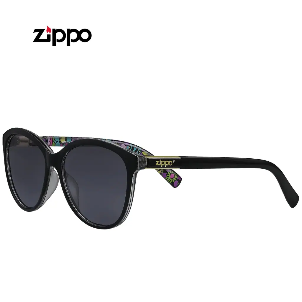 Gafas de sol OB228-3 Zippo con montura negra, lentes oscuras, logotipo dorado en la patilla y motivos florales multicolores en el interior.