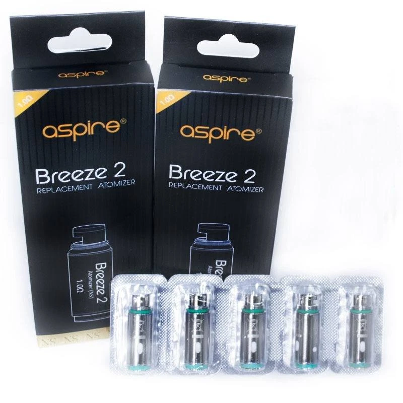 Resistencias Aspire Breeze 2 metálicas con juntas verdes en blísteres, delante de cajas negras con la indicación 1,0 Ω.