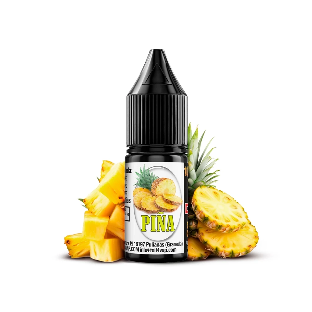Frasco negro de Oil4Vap Aroma Piña con tapón cónico y etiqueta de piña, rodeado de trozos y rodajas de esta fruta sobre fondo blanco.