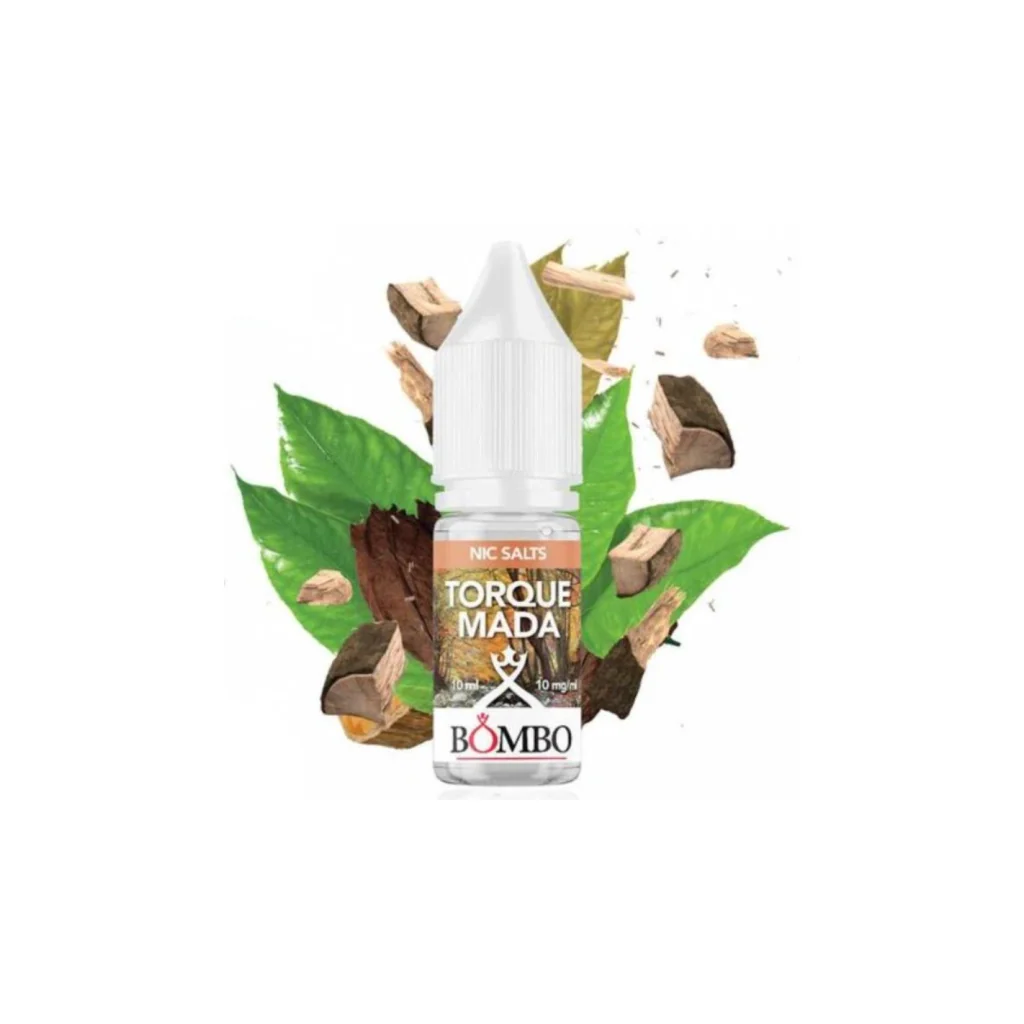 Frasco de Torquemada Bombo Nic Salts con tapón blanco, rodeado de hojas verdes y fragmentos de madera sobre fondo blanco.