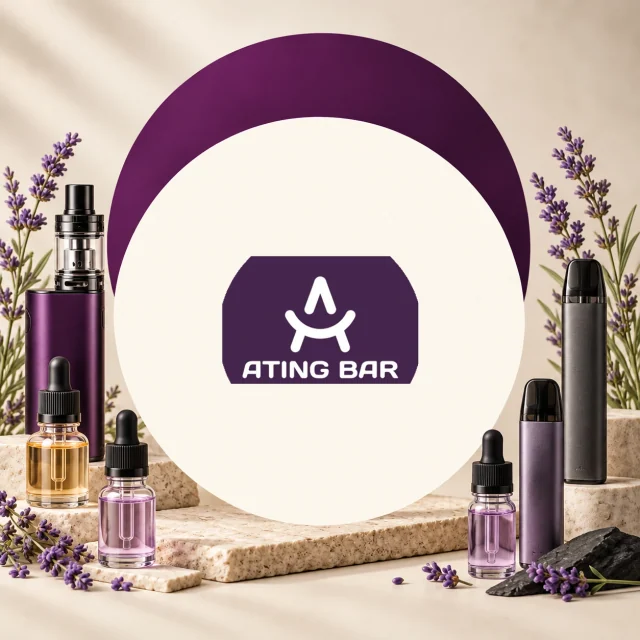Logotipo Ating Bar en un círculo claro con arco morado, rodeado de vapeadores, frascos con gotero y flores violetas. Logotipo Ating Bar en un círculo claro con arco morado, rodeado de vapeadores, frascos con gotero y flores violetas.