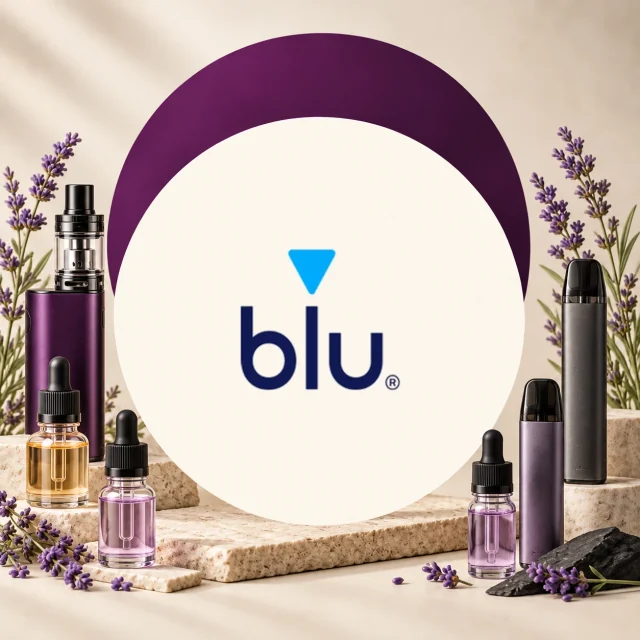 Logotipo blu en un círculo central, rodeado de vapeadores de distintos formatos, frascos con cuentagotas y flores moradas. Logotipo blu en un círculo central, rodeado de vapeadores de distintos formatos, frascos con cuentagotas y flores moradas.