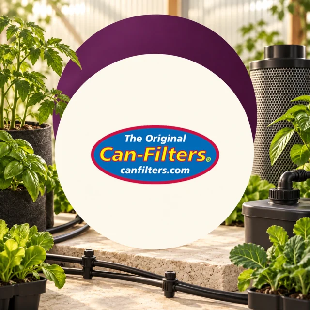 Logotipo de Can-Filters en el centro, con un filtro cilíndrico, plantas en macetas y tubos negros en un entorno de cultivo. Logotipo de Can-Filters en el centro, con un filtro cilíndrico, plantas en macetas y tubos negros en un entorno de cultivo.