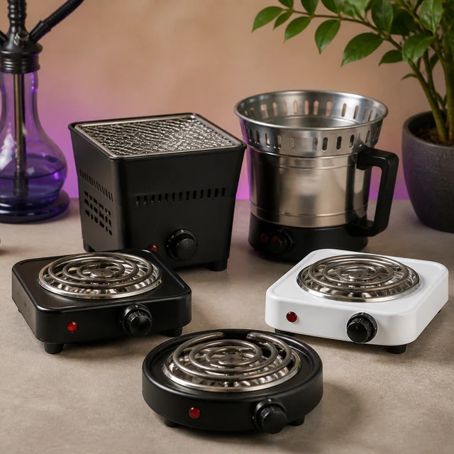 Selección de cinco hornillos eléctricos con resistencias en espiral, rejilla o recipiente alto con asa, junto a una cachimba.