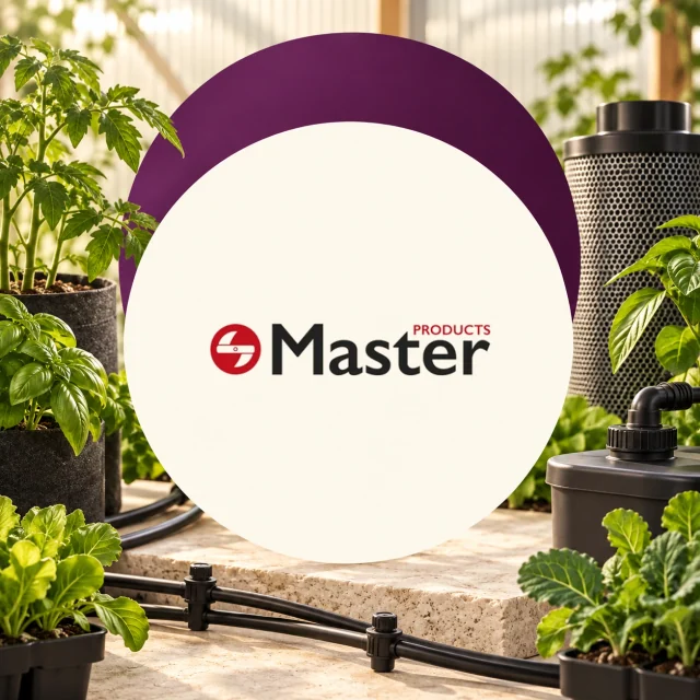 Logotipo de Master Products en un círculo crema con arco morado, rodeado de plantas, tubos de riego y un filtro cilíndrico. Logotipo de Master Products en un círculo crema con arco morado, rodeado de plantas, tubos de riego y un filtro cilíndrico.