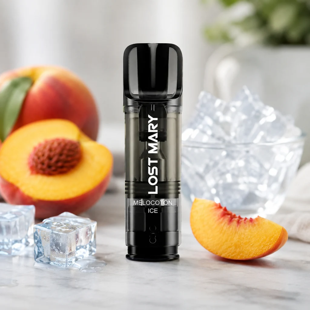 Dispositivo Lost Mary con boquilla negra y texto «Melocotón Ice», rodeado de melocotones cortados y cubitos de hielo.