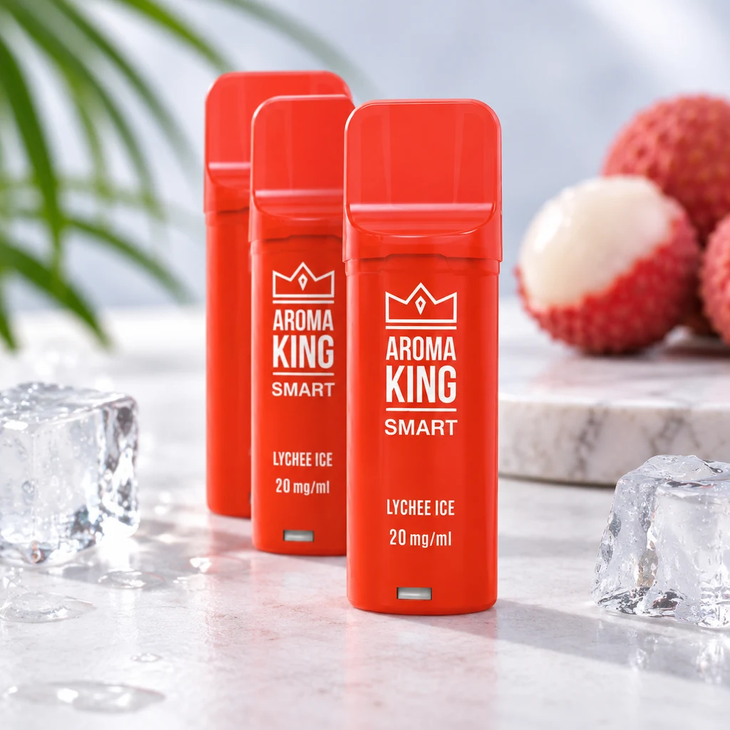 Varias unidades rojas Aroma King Smart con las inscripciones «Lychee Ice» y «20 mg/ml», junto a lichis y cubitos de hielo.