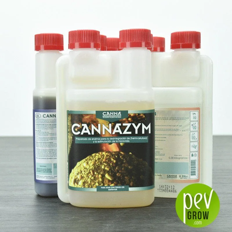 Envases translúcidos de Canna Cannazym con tapones rojos sobre una superficie gris; el frontal muestra la etiqueta del aditivo.