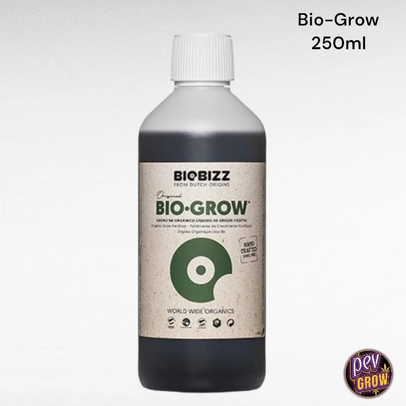 Botella de Bio Grow de BioBizz con tapón blanco, etiqueta beige y verde e indicación de 250 ml sobre fondo blanco.