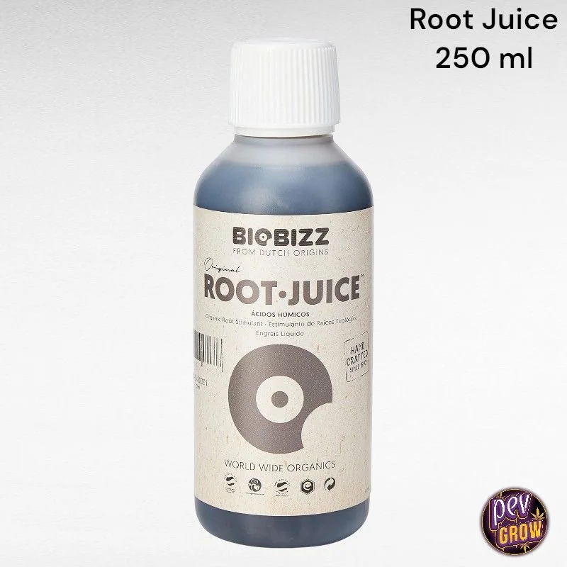 Botella de BioBizz Root Juice con tapón blanco y etiqueta beige sobre fondo blanco, con el logotipo de Pev Grow en una esquina.