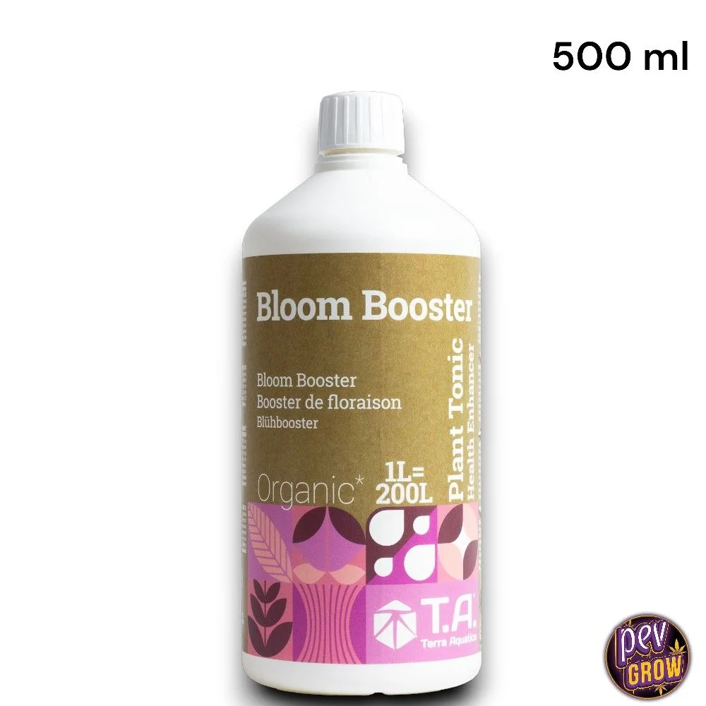 Botella blanca de Bloom Booster con etiqueta dorada y rosa de T.A. Terra Aquatica y texto «500 ml» en la esquina superior.