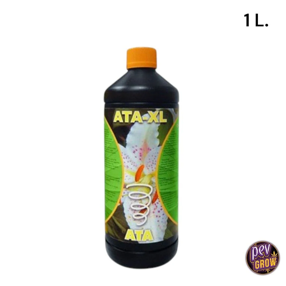 Botella negra de ATA-XL de Atami con tapón naranja y etiqueta verde con una flor; indicación de 1 L en la esquina superior.