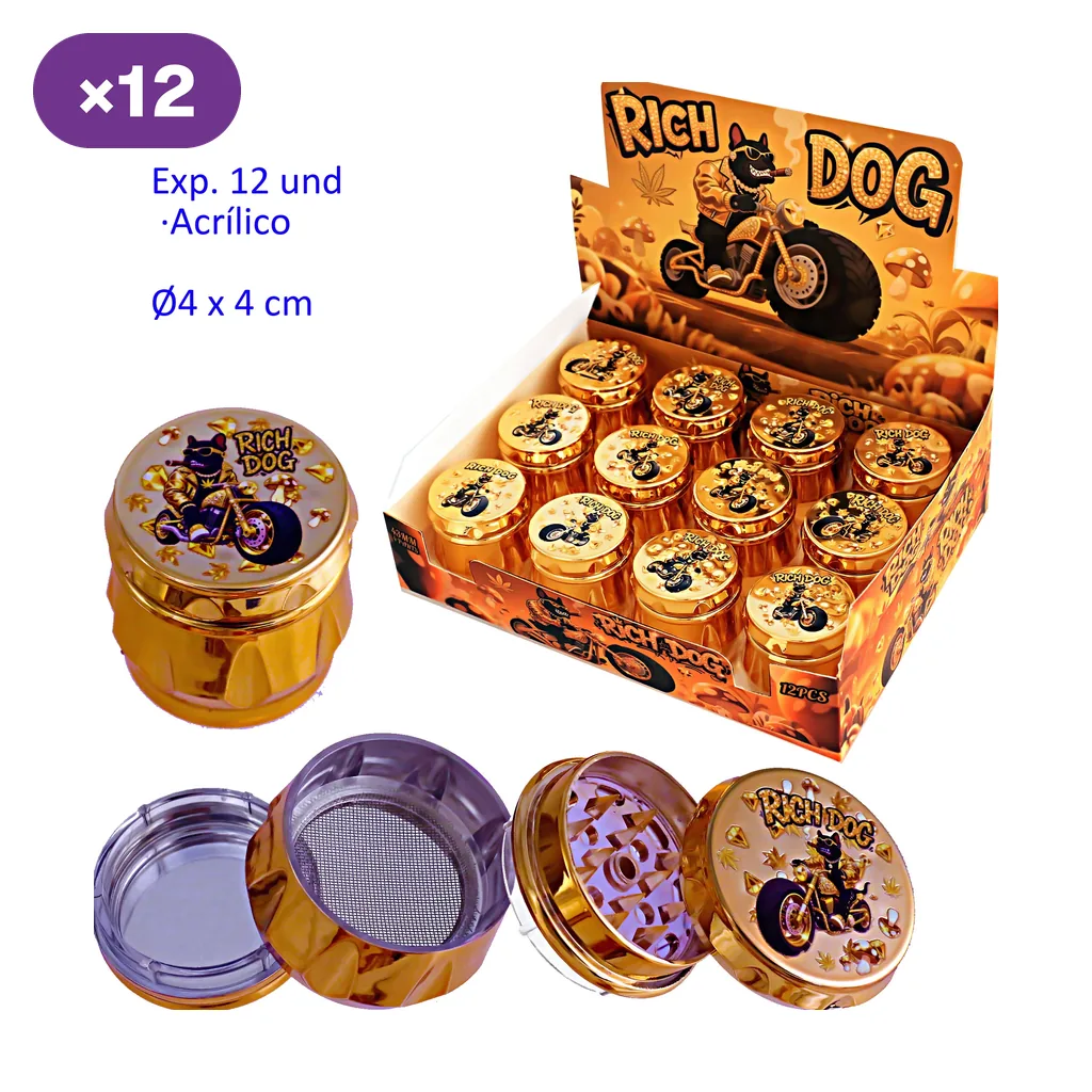 Grinders dorados Rich Dog con un perro en moto en la tapa, mostrados en expositor, cerrados y desmontados con dientes y malla visibles.